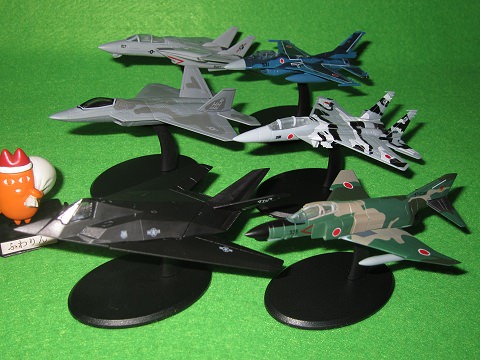 ↑ 日米共演! 最速の翼コレクション　「F-117 ステルス攻撃機」「RF-4EJ 偵察機」