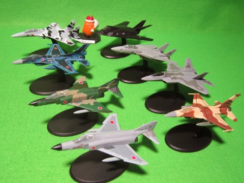 ↑ 日米共演! 最速の翼コレクション　「F-4EJ 戦闘機」「F-16 戦闘機」