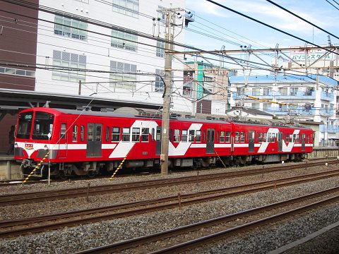 ↑ 流鉄の新編成「あかぎ」