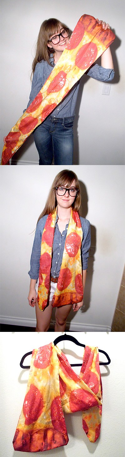 ↑ Pizza Scarf