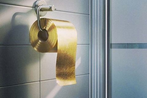 ↑ 黄金のトイレットペーパー